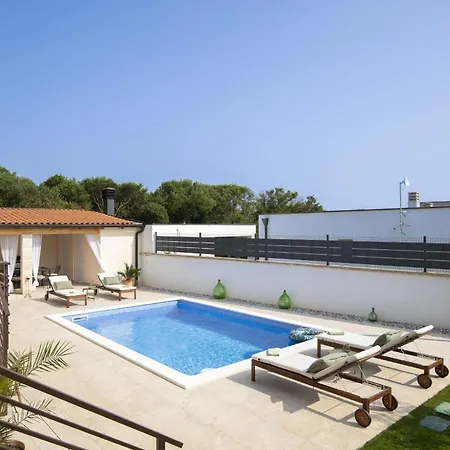 Ridollin Villa *